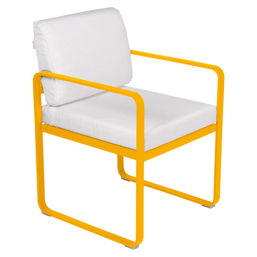 Fauteuil de repas BELLEVIE de Fermob, Miel, Coussin Blanc grisé Fauteuil de repas BELLEVIE de Fermob, Miel, Coussin Blanc grisé