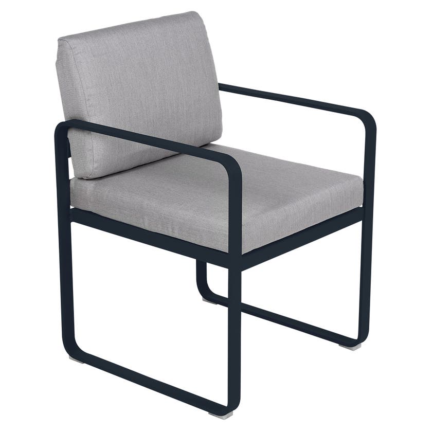 Fauteuil de repas BELLEVIE de Fermob, Bleu abysse, Coussin Gris flanelle Fauteuil de repas BELLEVIE de Fermob, Bleu abysse, Coussin Gris flanelle