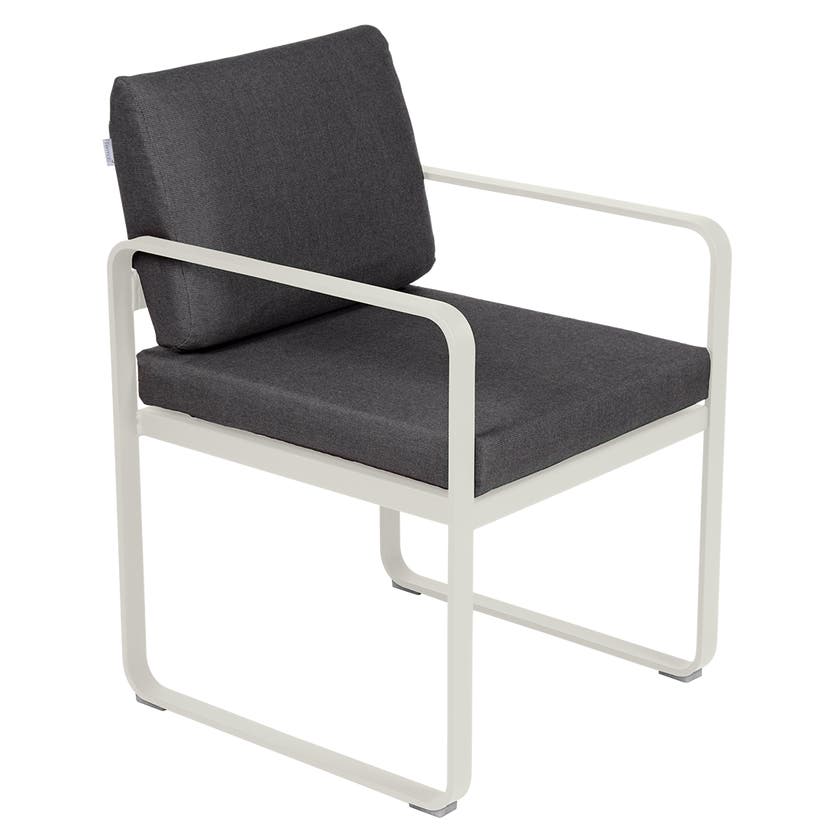 Fauteuil de repas BELLEVIE de Fermob, Gris argile, coussin gris graphite Fauteuil de repas BELLEVIE de Fermob, Gris argile, coussin gris graphite