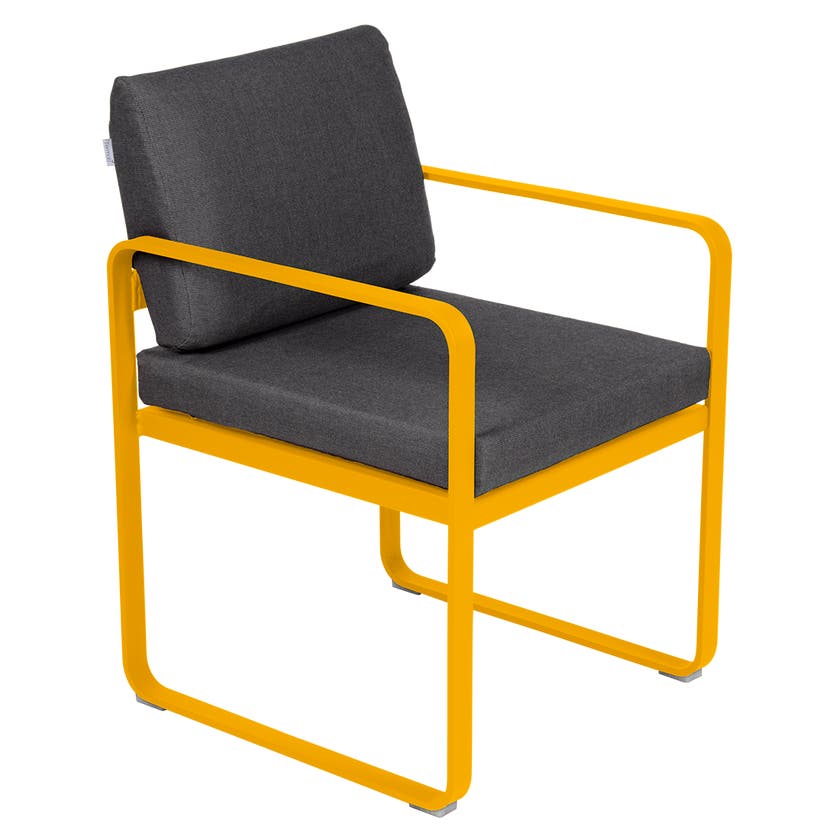 Fauteuil de repas BELLEVIE de Fermob, Miel, Coussin Gris graphite Fauteuil de repas BELLEVIE de Fermob, Miel, Coussin Gris graphite