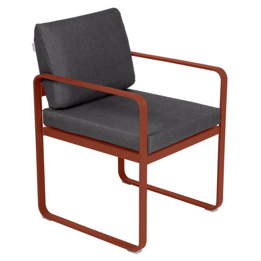 Fauteuil de repas BELLEVIE de Fermob, Ocre rouge, coussin gris graphite Fauteuil de repas BELLEVIE de Fermob, Ocre rouge, coussin gris graphite
