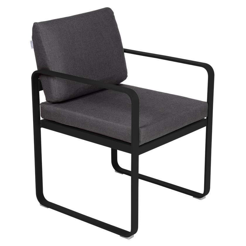 Fauteuil de repas BELLEVIE de Fermob, Réglisse, coussin gris graphite Fauteuil de repas BELLEVIE de Fermob, Réglisse, coussin gris graphite
