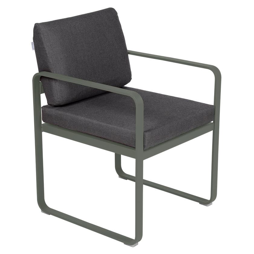 Fauteuil de repas BELLEVIE de Fermob, Romarin, coussin gris graphite Fauteuil de repas BELLEVIE de Fermob, Romarin, coussin gris graphite