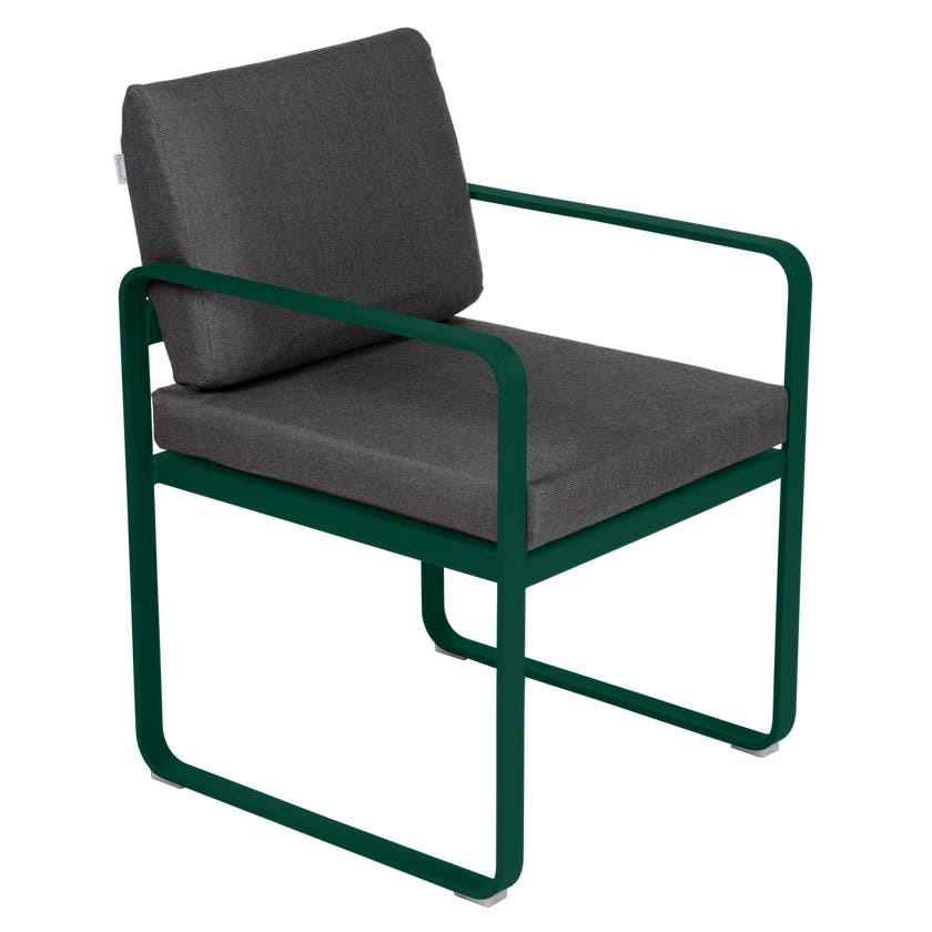 Fauteuil de repas BELLEVIE de Fermob, Vert cèdre, coussin gris graphite Fauteuil de repas BELLEVIE de Fermob, Vert cèdre, coussin gris graphite