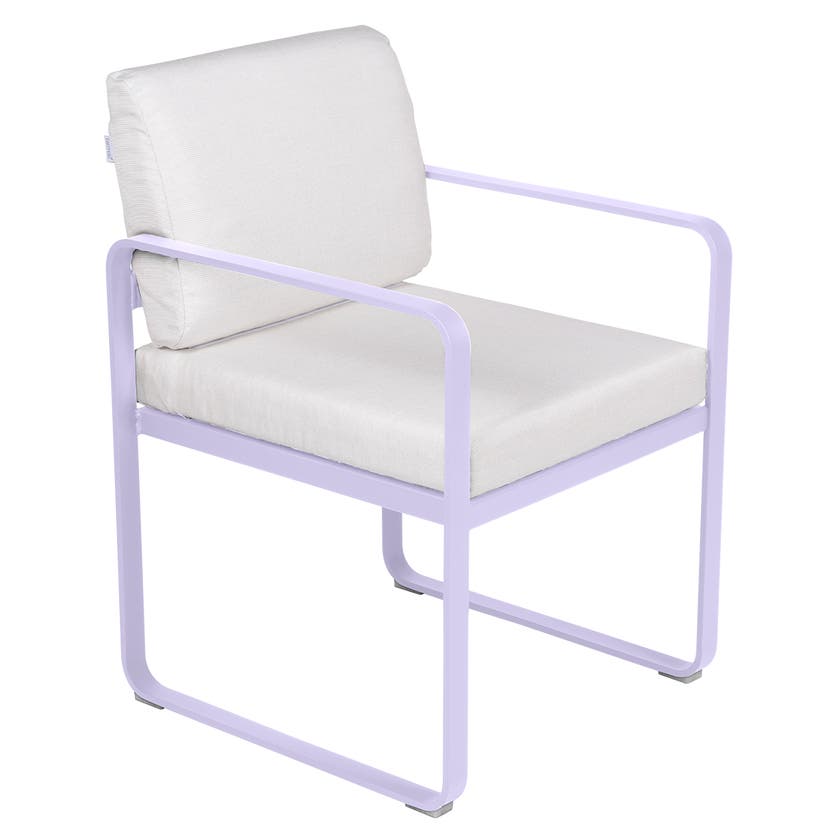 Fauteuil de repas BELLEVIE de Fermob, Guimauve, Coussin Blanc grisé Fauteuil de repas BELLEVIE de Fermob, Guimauve, Coussin Blanc grisé