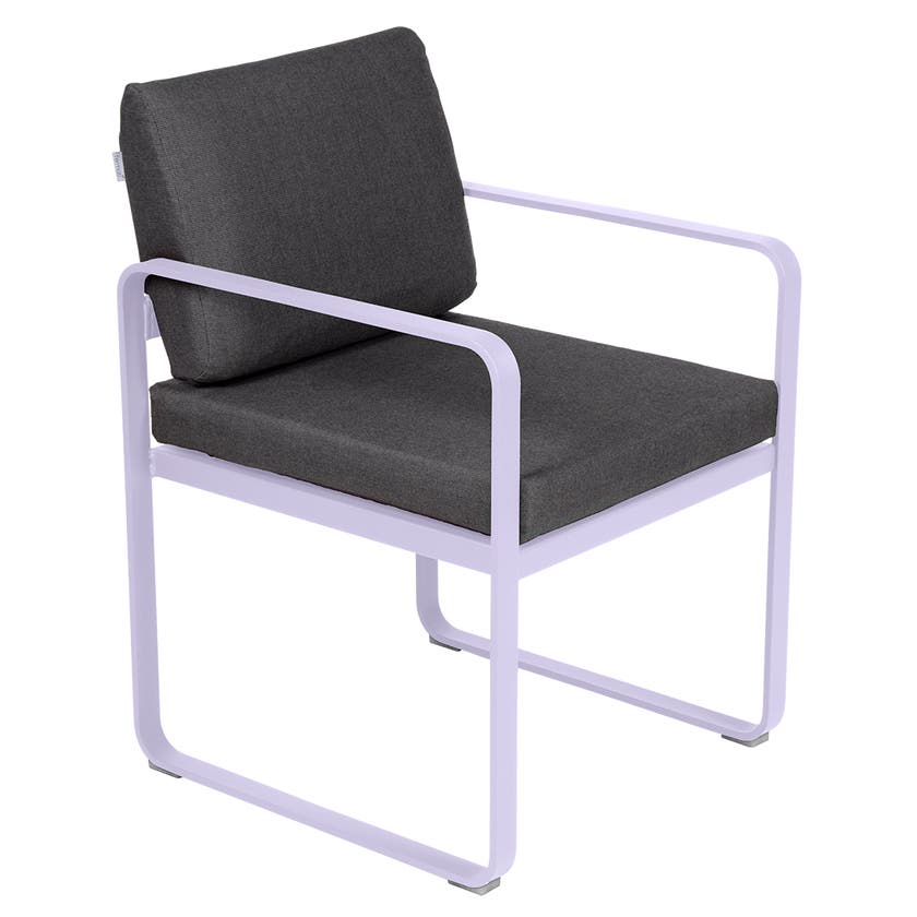 Fauteuil de repas BELLEVIE de Fermob, Guimauve, Coussin Gris graphite Fauteuil de repas BELLEVIE de Fermob, Guimauve, Coussin Gris graphite