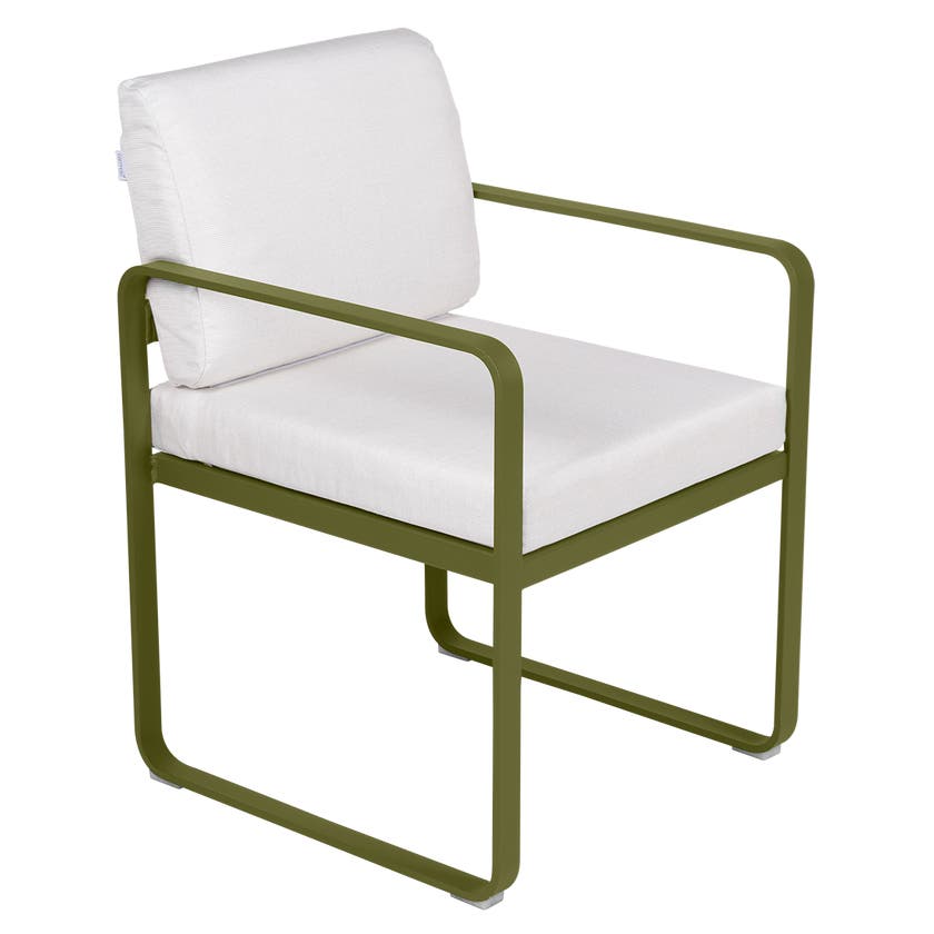 Fauteuil de repas BELLEVIE de Fermob, Pesto, Coussin Blanc grisé Fauteuil de repas BELLEVIE de Fermob, Pesto, Coussin Blanc grisé