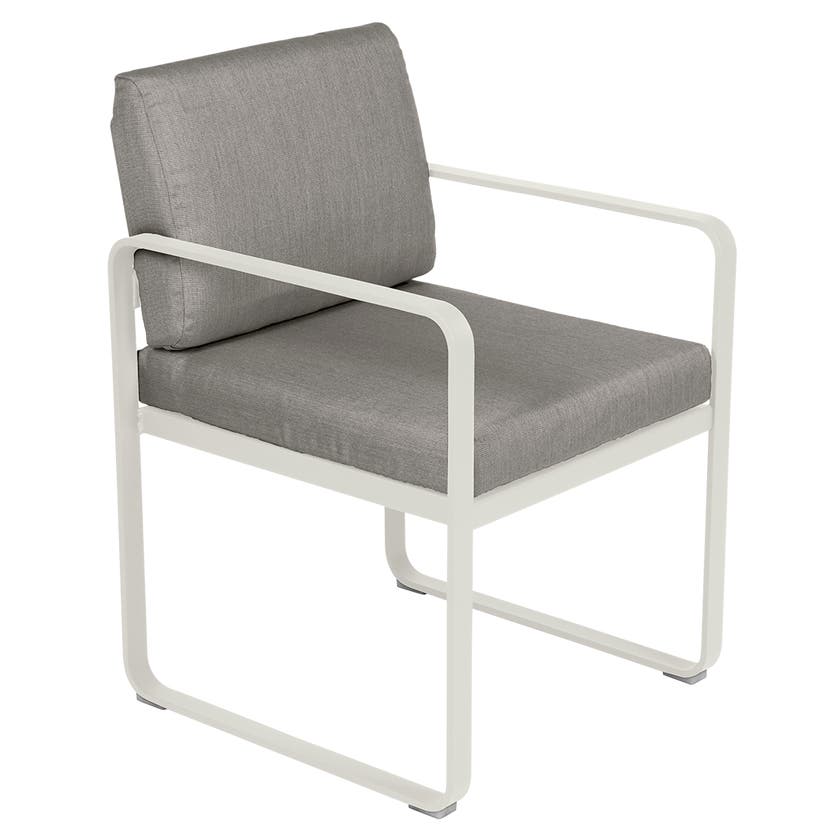 Fauteuil de repas BELLEVIE de Fermob, Gris argile, Coussin Taupe grisé Fauteuil de repas BELLEVIE de Fermob, Gris argile, Coussin Taupe grisé