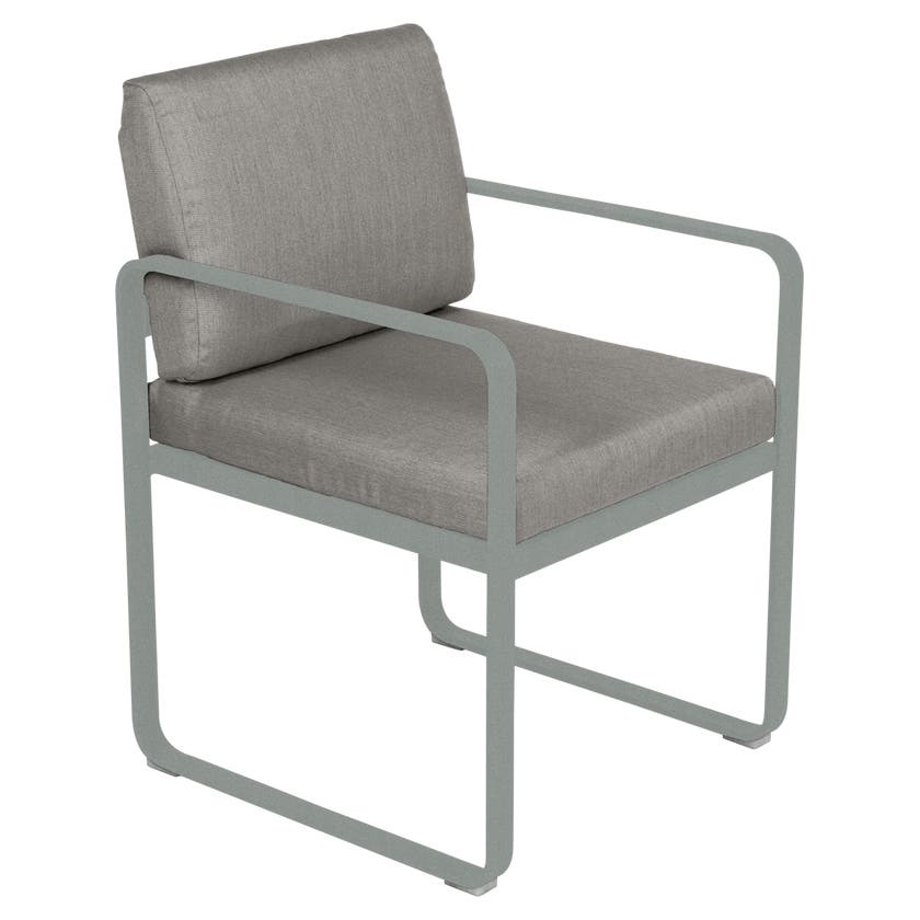 Fauteuil de repas BELLEVIE de Fermob, Gris lapilli, Coussin Taupe grisé Fauteuil de repas BELLEVIE de Fermob, Gris lapilli, Coussin Taupe grisé