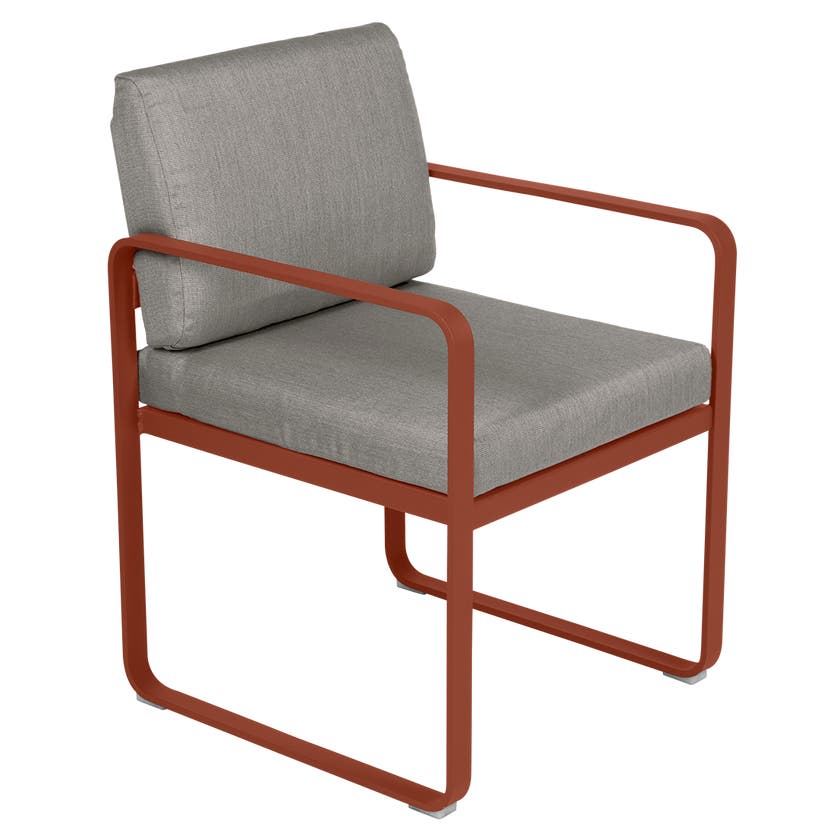 Fauteuil de repas BELLEVIE de Fermob, Ocre rouge, Coussin Taupe grisé Fauteuil de repas BELLEVIE de Fermob, Ocre rouge, Coussin Taupe grisé