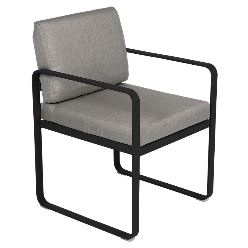 Fauteuil de repas BELLEVIE de Fermob, Réglisse, Coussin Taupe grisé Fauteuil de repas BELLEVIE de Fermob, Réglisse, Coussin Taupe grisé