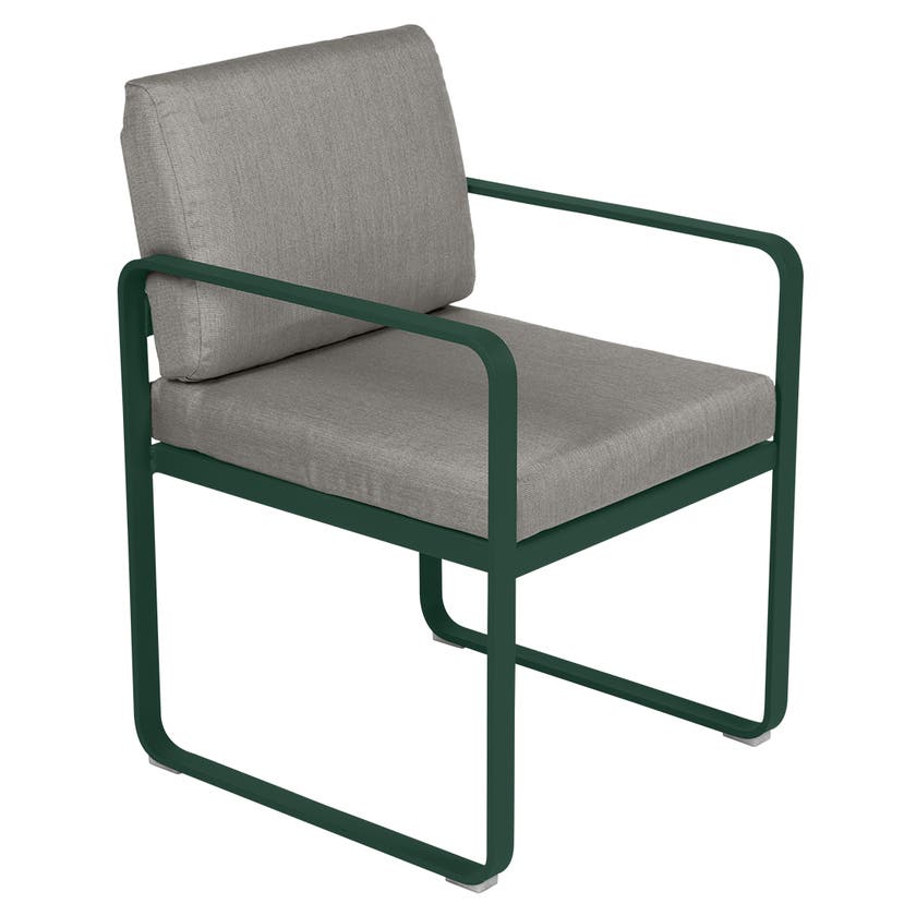 Fauteuil de repas BELLEVIE de Fermob, Vert cèdre, Coussin Taupe grisé Fauteuil de repas BELLEVIE de Fermob, Vert cèdre, Coussin Taupe grisé