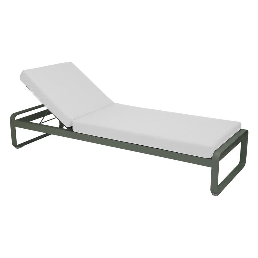 Lit de soleil BELLEVIE de Fermob, Romarin, Coussin Blanc grisé Lit de soleil BELLEVIE de Fermob, Romarin, Coussin Blanc grisé