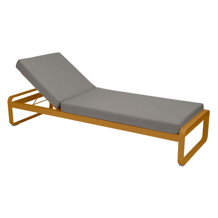 Lit de soleil BELLEVIE de Fermob, Pain d'épices, Coussin Taupe grisé Lit de soleil BELLEVIE de Fermob, Pain d'épices, Coussin Taupe grisé