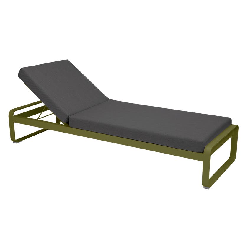 Lit de soleil BELLEVIE de Fermob, Pesto, Coussin Gris graphite Lit de soleil BELLEVIE de Fermob, Pesto, Coussin Gris graphite