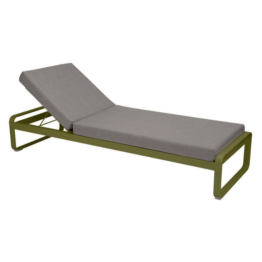 Lit de soleil BELLEVIE de Fermob, Pesto, Coussin Taupe grisé Lit de soleil BELLEVIE de Fermob, Pesto, Coussin Taupe grisé