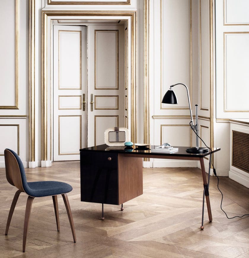 Bureau 62 de Gubi, Noyer