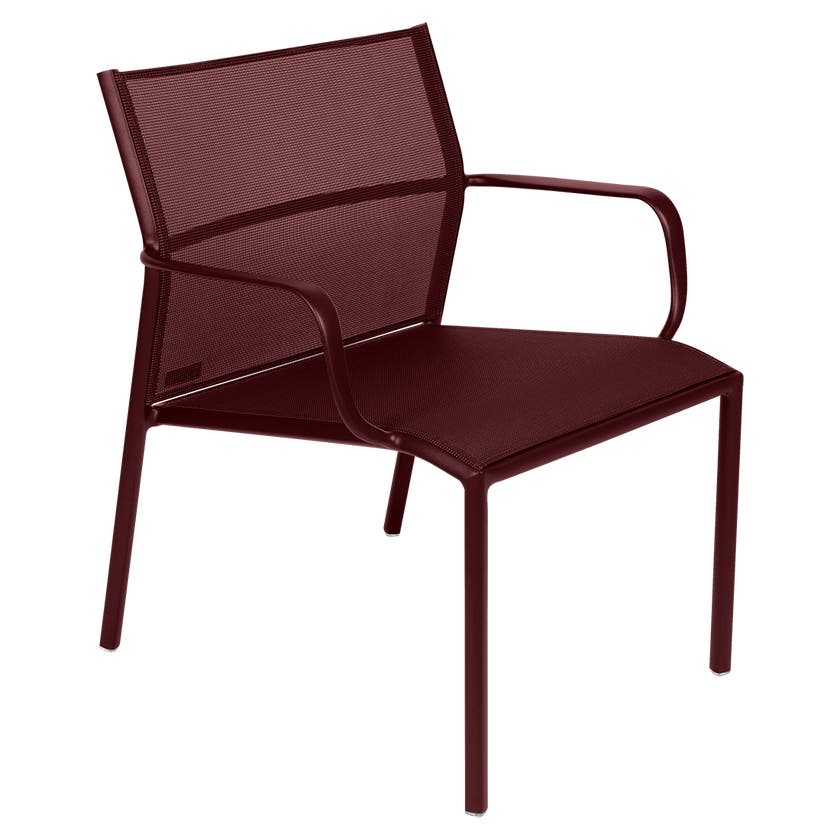 Fauteuil bas CADIZ de Fermob, Cerise Noire Stéréo Fauteuil bas CADIZ de Fermob, Cerise Noire Stéréo