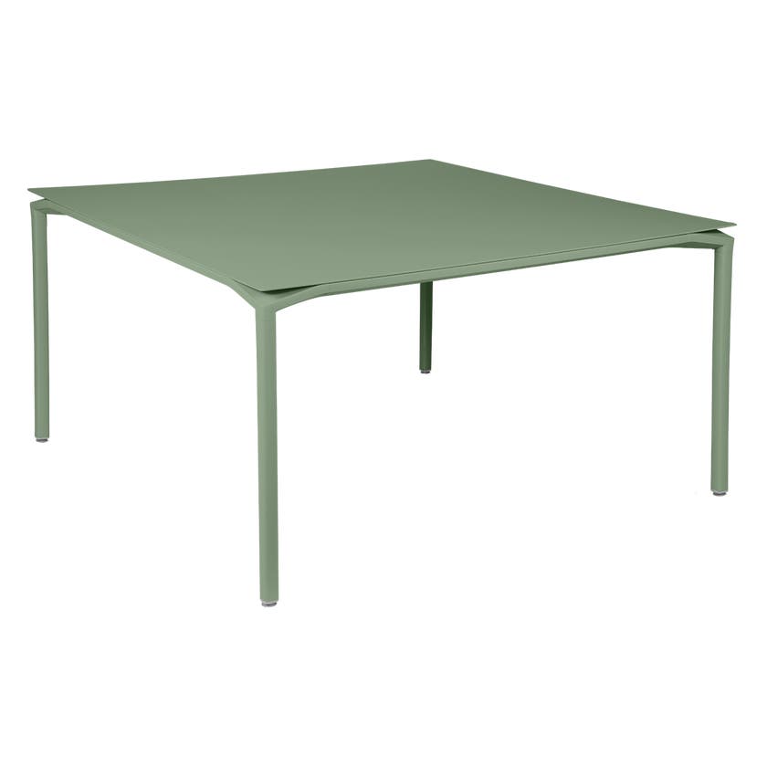 Table CALVI de Fermob, 140 x 140 cm, Cactus Table CALVI de Fermob, 140 x 140 cm, Cactus