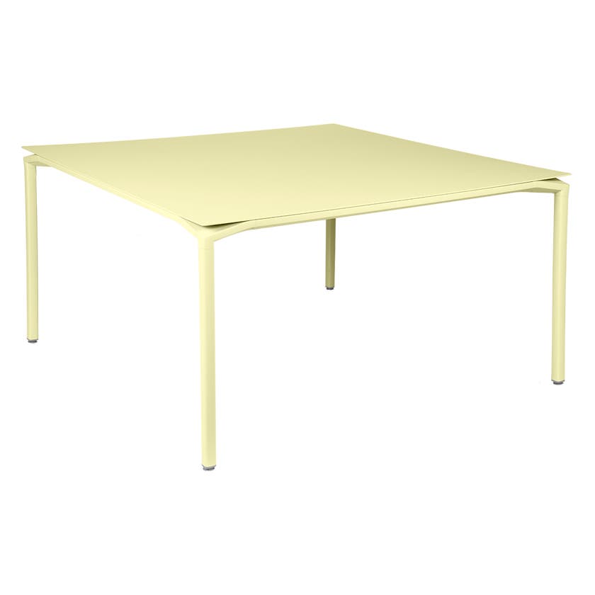 Table CALVI de Fermob, 140 x 140 cm, Citron givré Table CALVI de Fermob, 140 x 140 cm, Citron givré