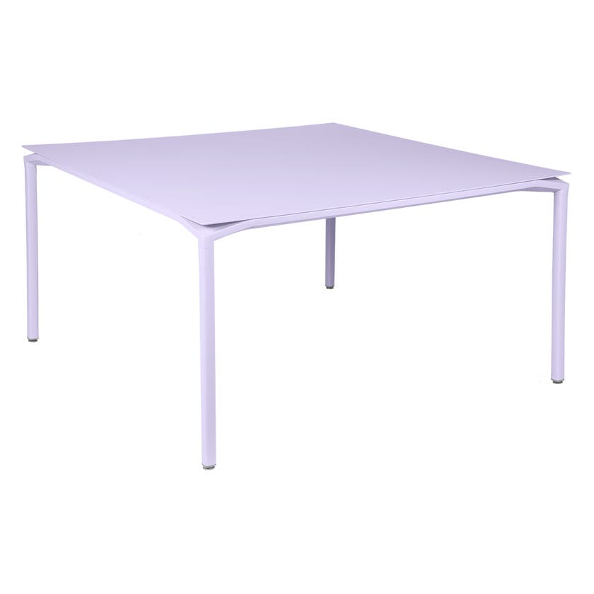 Table CALVI de Fermob, 140 x 140 cm, Guimauve Table CALVI de Fermob, 140 x 140 cm, Guimauve