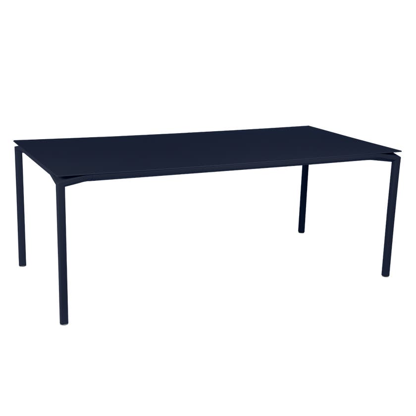 Table CALVI de Fermob, 195 x 95 cm, Bleu abysse Table CALVI de Fermob, 195 x 95 cm, Bleu abysse
