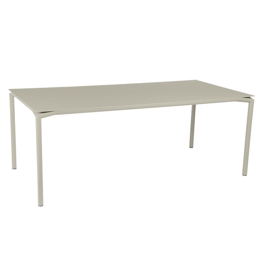 Table CALVI de Fermob, 195 x 95 cm, Gris argile Table CALVI de Fermob, 195 x 95 cm, Gris argile