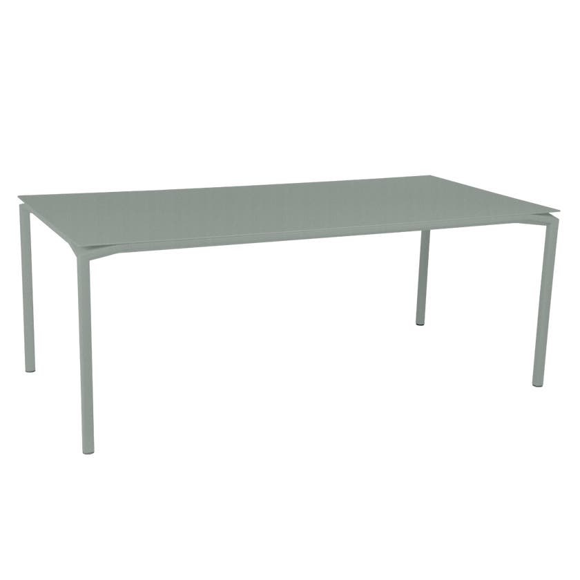Table CALVI de Fermob, 195 x 95 cm, Gris lapilli Table CALVI de Fermob, 195 x 95 cm, Gris lapilli