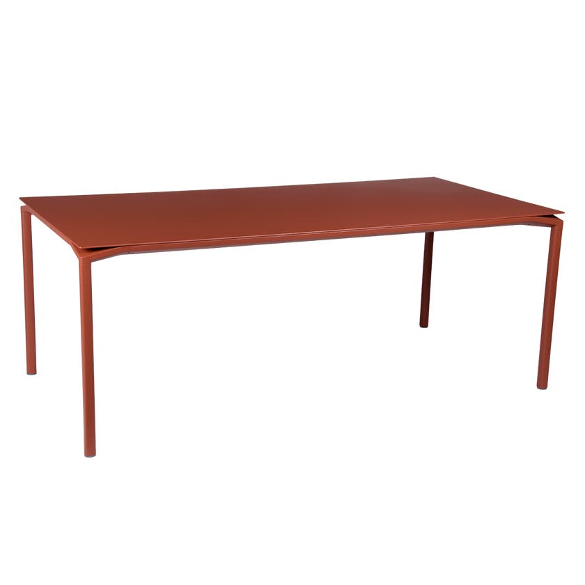 Table CALVI de Fermob, 195 x 95 cm, Ocre rouge Table CALVI de Fermob, 195 x 95 cm, Ocre rouge