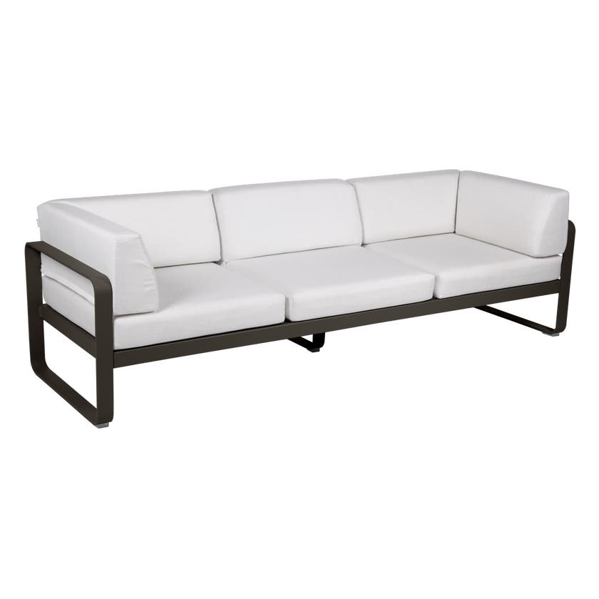Canapé club 3 places BELLEVIE de Fermob, Tonka, Coussin Blanc grisé Canapé club 3 places BELLEVIE de Fermob, Tonka, Coussin Blanc grisé