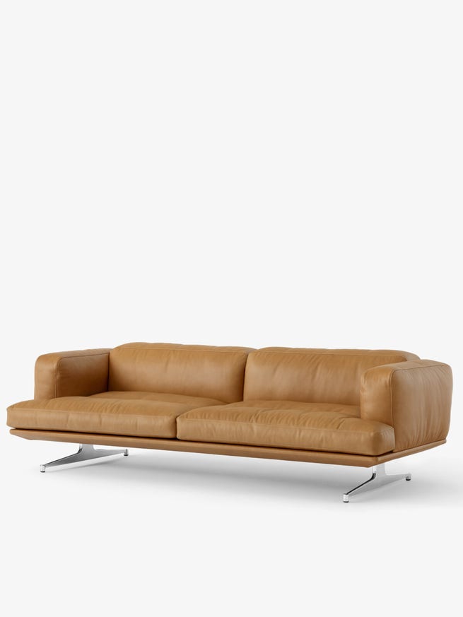 Canapé INLAND AV23 de &Tradition, Structure acier poli, Cuir cognac Canapé INLAND AV23 de &Tradition, Structure acier poli, Cuir cognac