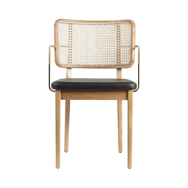 Chaise avec accoudoirs CANNAGE de RED Edition, Finition chêne naturel, Cuir noir Chaise avec accoudoirs CANNAGE de RED Edition, Finition chêne naturel, Cuir noir