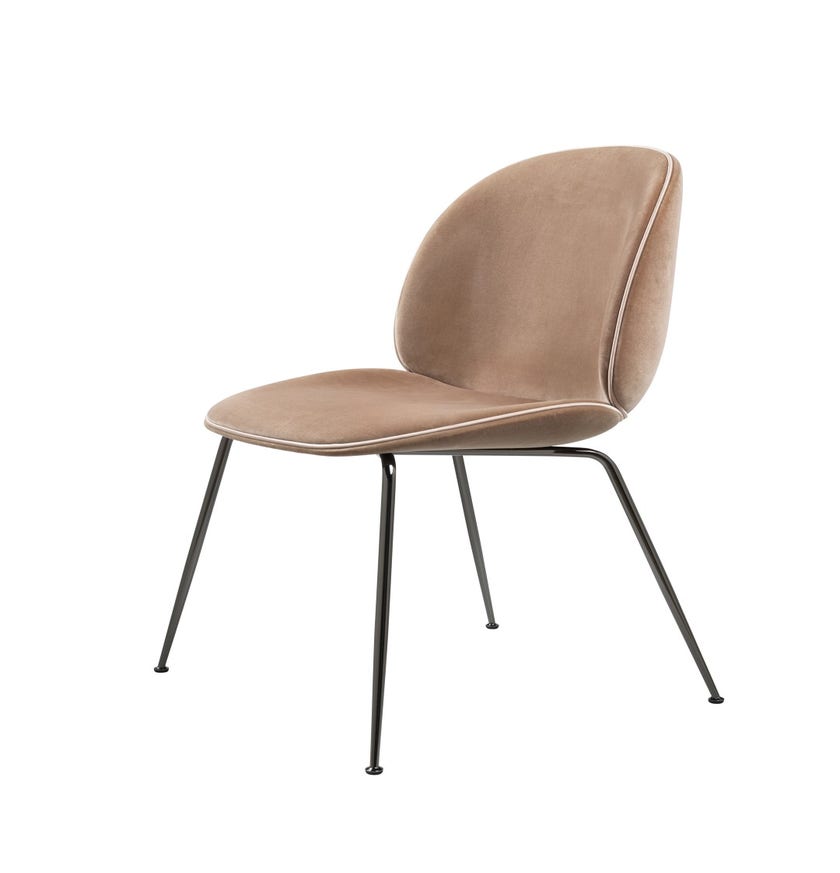 Chaise BEETLE Fully Upholstered avec pieds chromé noir de Gubi, Marron