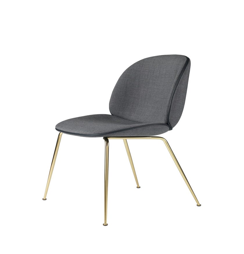 Chaise BEETLE Fully Upholstered avec pieds en laiton de Gubi, Gris foncé