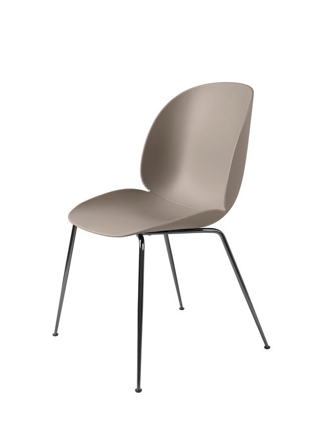 Chaise BEETLE Unupholstered avec pieds chromé noir de Gubi, Beige Chaise BEETLE Unupholstered avec pieds chromé noir de Gubi, Beige