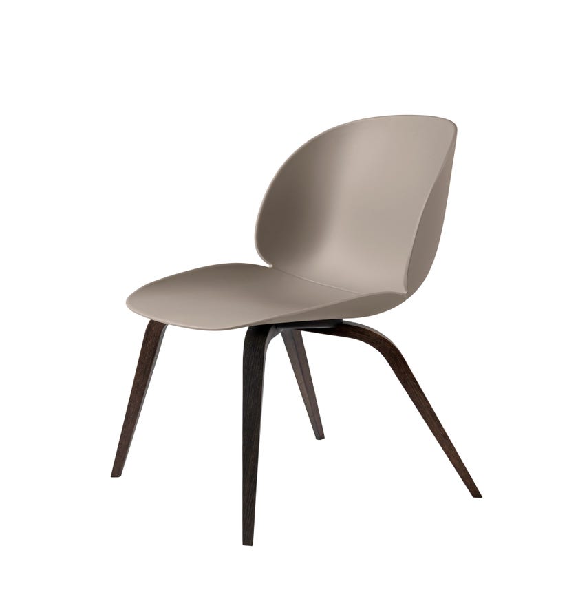 Chaise BEETLE unupholstered Wood base de Gubi, Pieds Chêne Smoke, Beige
