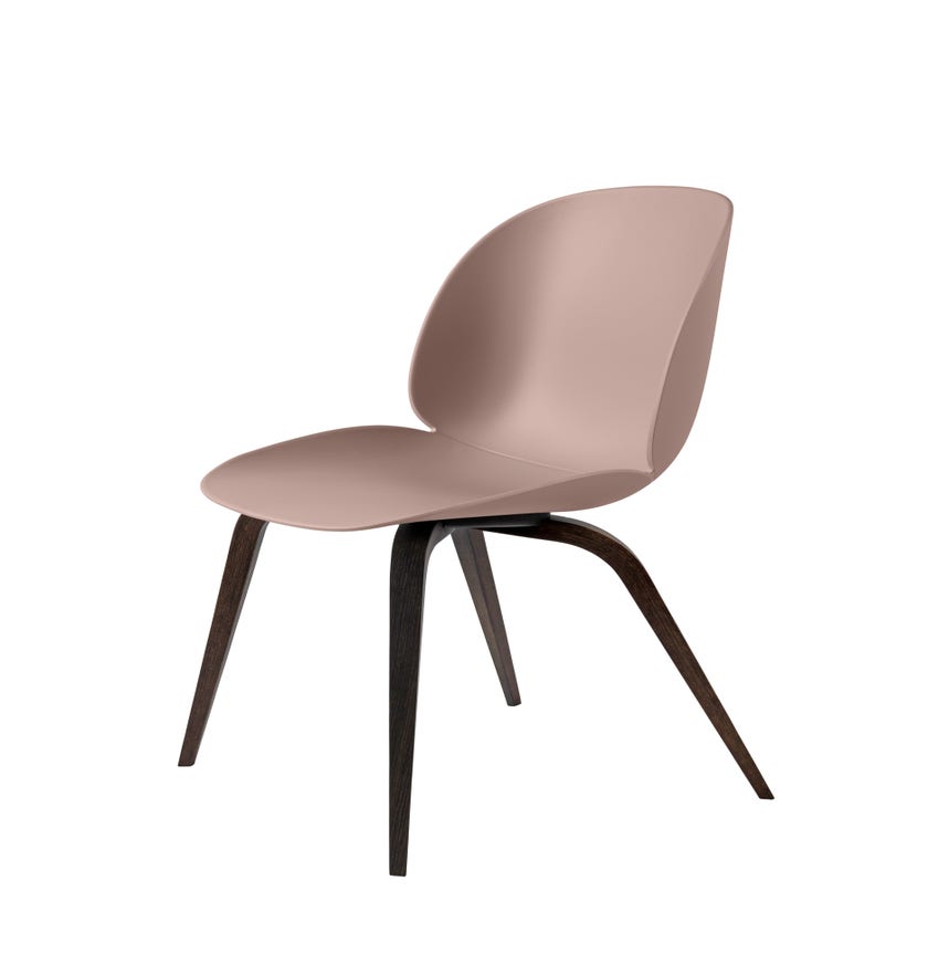 Chaise BEETLE unupholstered Wood base de Gubi, Pieds Chêne Smoke, Sweet pink