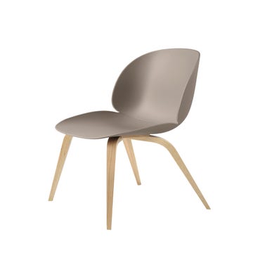 Chaise BEETLE unupholstered Wood base de Gubi, Pieds Chêne, Beige