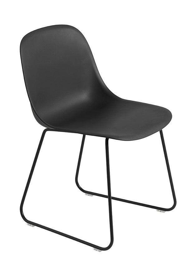 Chaise FIBER SIDE de Muuto, Sled base, Noir Chaise FIBER SIDE de Muuto, Sled base, Noir