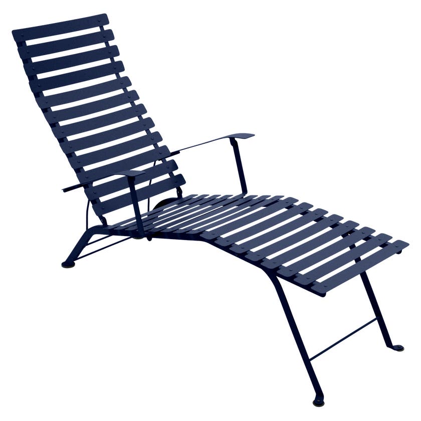 Chaise longue pliante BISTRO de Fermob, Bleu abysse Chaise longue pliante BISTRO de Fermob, Bleu abysse
