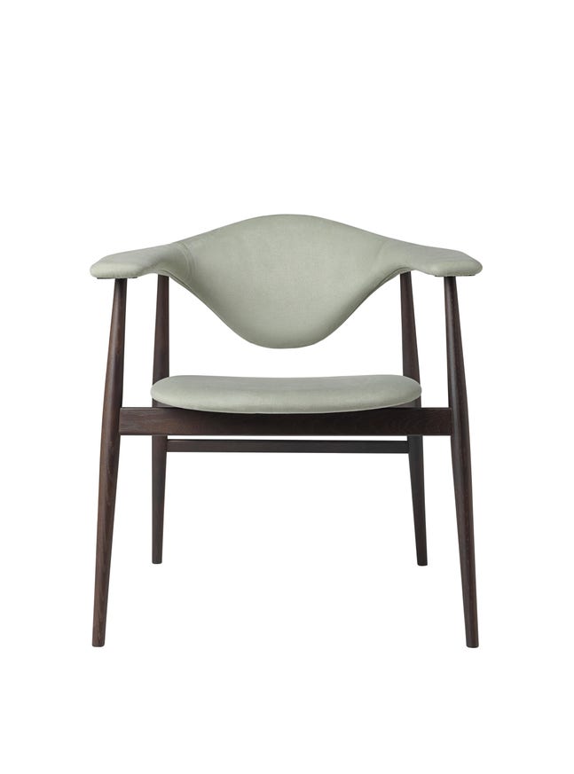 Chaise MASCULO Fully Upholstered avec pieds en chêne fumé de Gubi, Beige Chaise MASCULO Fully Upholstered avec pieds en chêne fumé de Gubi, Beige