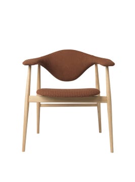 Chaise MASCULO Fully Upholstered avec pieds en chêne de Gubi, Orange Chaise MASCULO Fully Upholstered avec pieds en chêne de Gubi, Orange