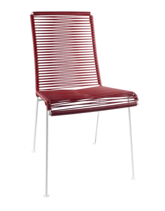 Chaise MAZUNTE de Boqa avec structure blanche, Bordeaux Chaise MAZUNTE de Boqa avec structure blanche, Bordeaux