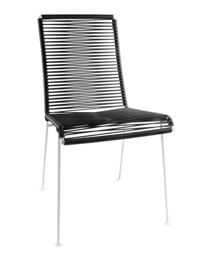 Chaise MAZUNTE de Boqa avec structure blanche, Noir d''aniline Chaise MAZUNTE de Boqa avec structure blanche, Noir d''aniline