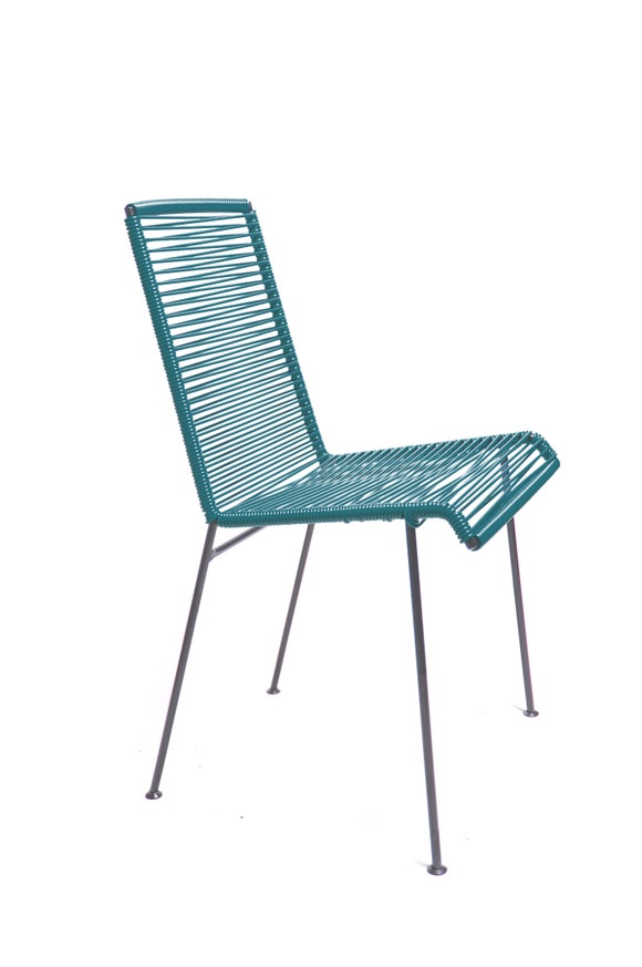 Chaise MAZUNTE de Boqa avec structure noire, Bleu océan Chaise MAZUNTE de Boqa avec structure noire, Bleu océan