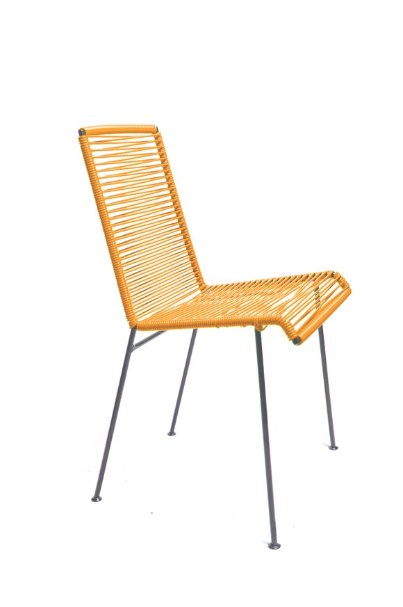Chaise MAZUNTE de Boqa avec structure noire, Orange Chaise MAZUNTE de Boqa avec structure noire, Orange