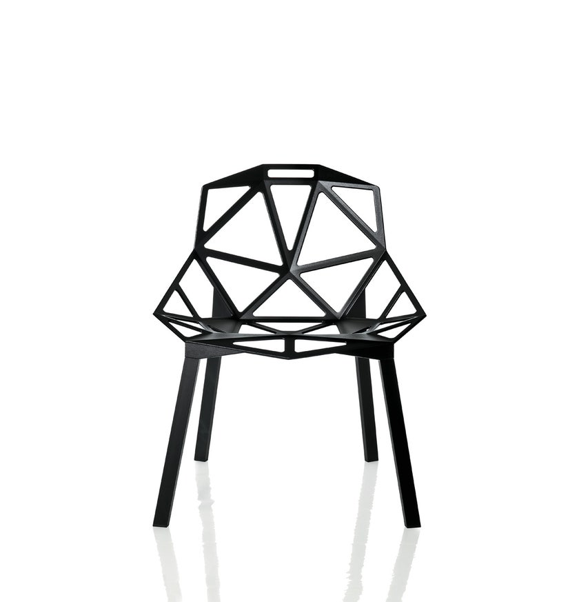 Chaise empilable ONE avec pieds en aluminium anodisé noir de Magis