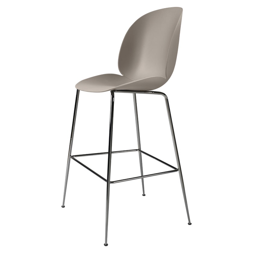 Tabouret de bar BEETLE H.65 de Gubi, Base chrome noir, Beige Tabouret de bar BEETLE H.65 de Gubi, Base chrome noir, Beige