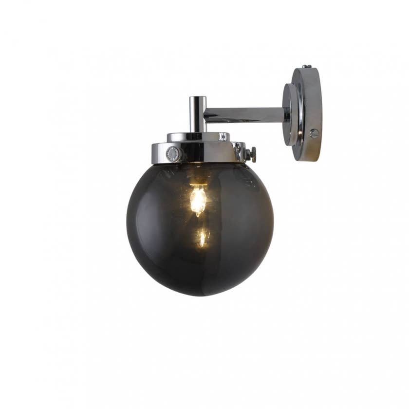 Applique MINI GLOBE d'Original BTC, Verre opalin, Laiton poli Applique MINI GLOBE d'Original BTC, Verre opalin, Laiton poli