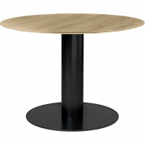 Table 2.0 de Gubi, base noire, Ø110, Chêne 